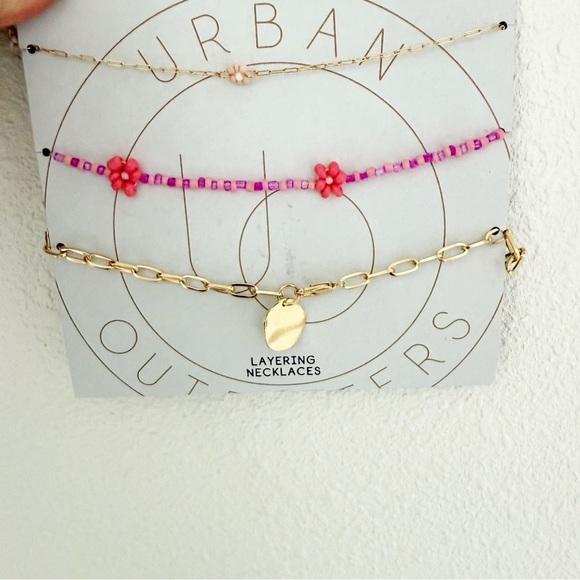 NWT Urban Outfitters Gold Bright Pink Beaded Layered Necklace - Picture 3 of 3